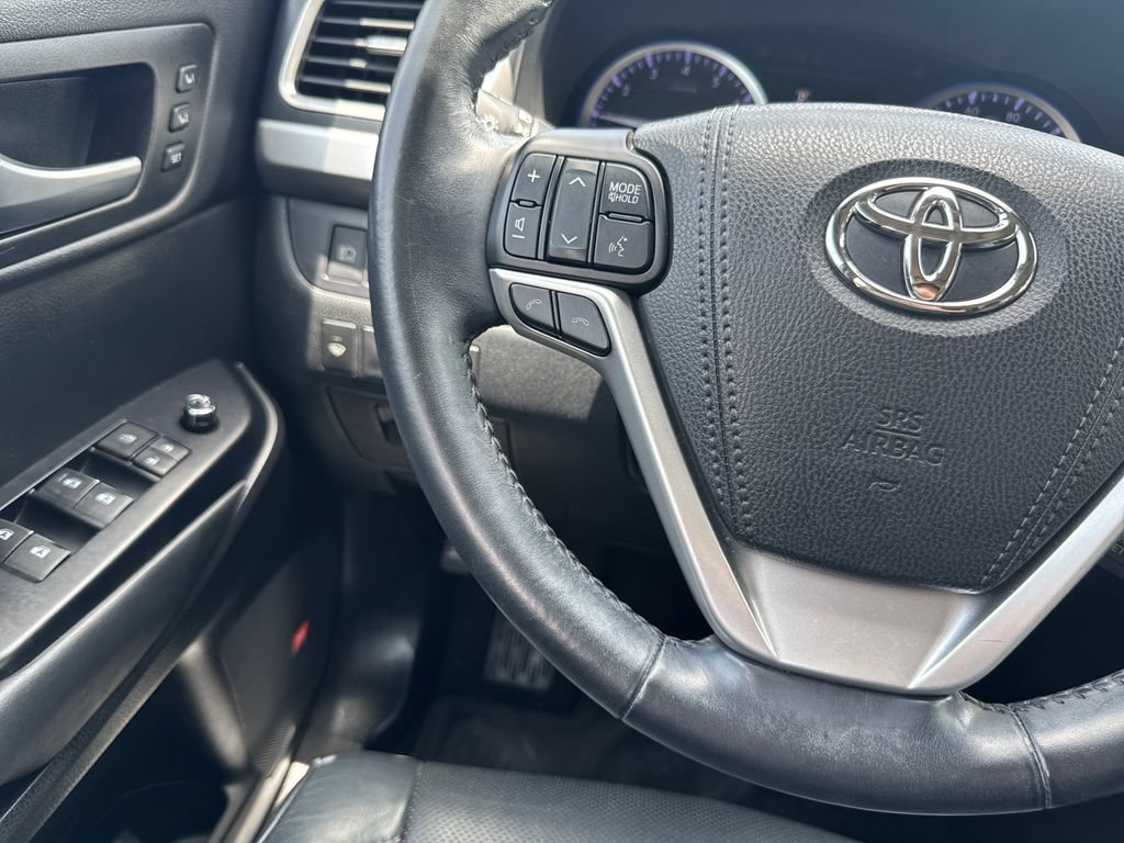 Used 2018 Toyota Highlander Limited FWD image 22