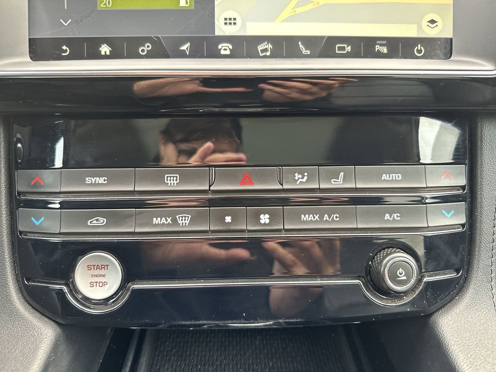 Used 2019 Jaguar F-PACE Prestige image 19