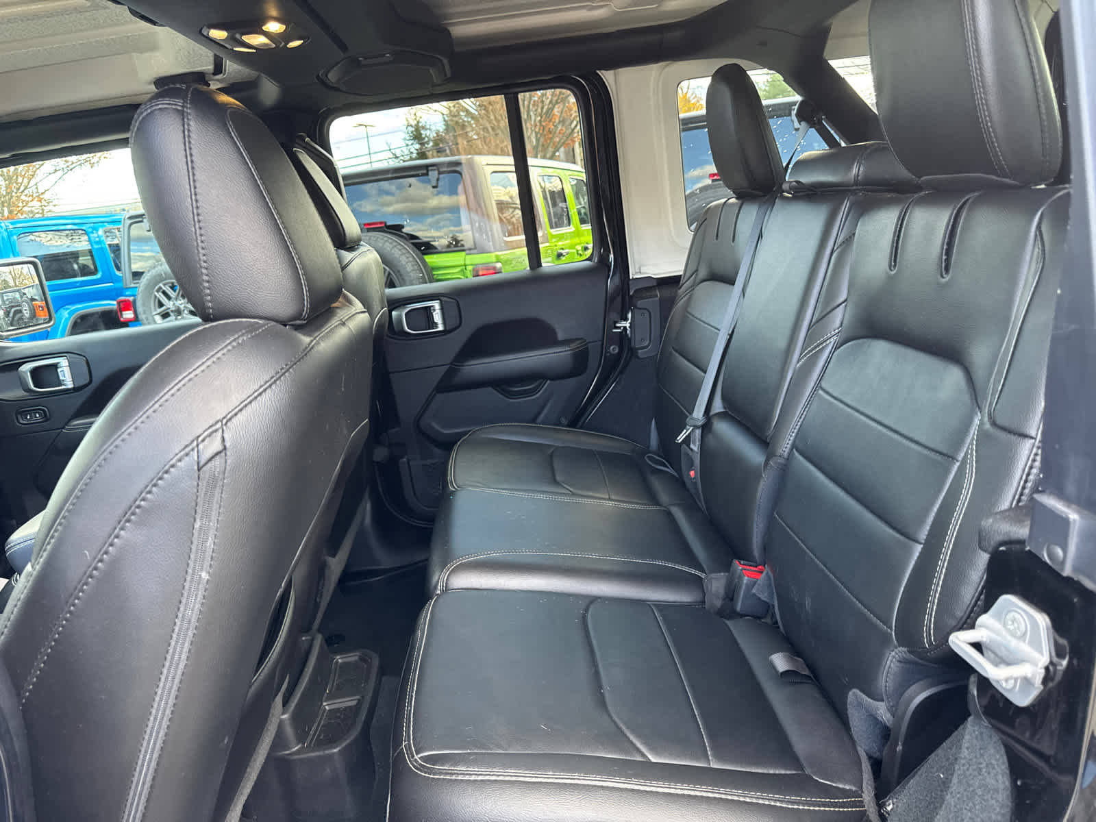 Used 2022 Jeep Wrangler Unlimited Sahara w/ Cold Weather Group image 30