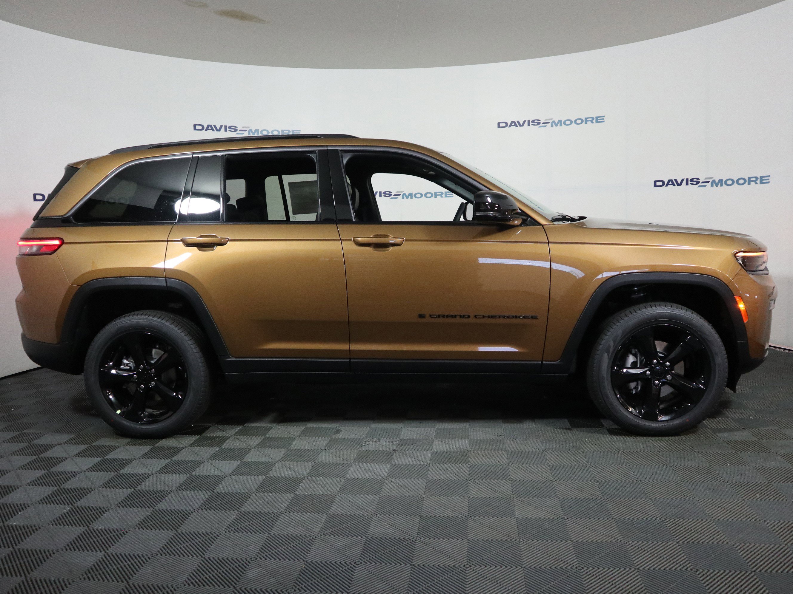 New 2026 Jeep Grand Cherokee Limited AWD/4WD image 4