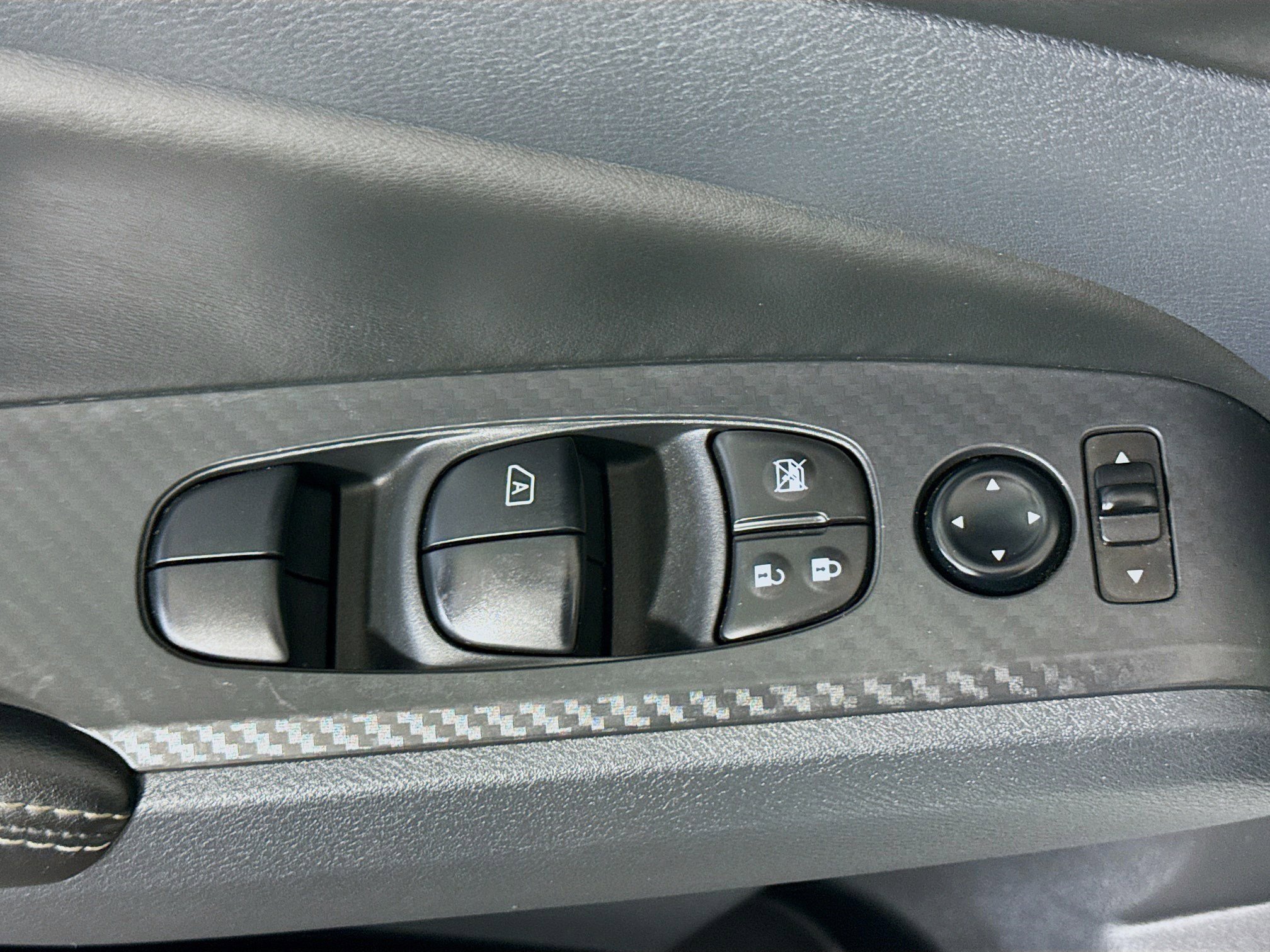 Used 2025 Nissan Altima 2.5 SV image 24