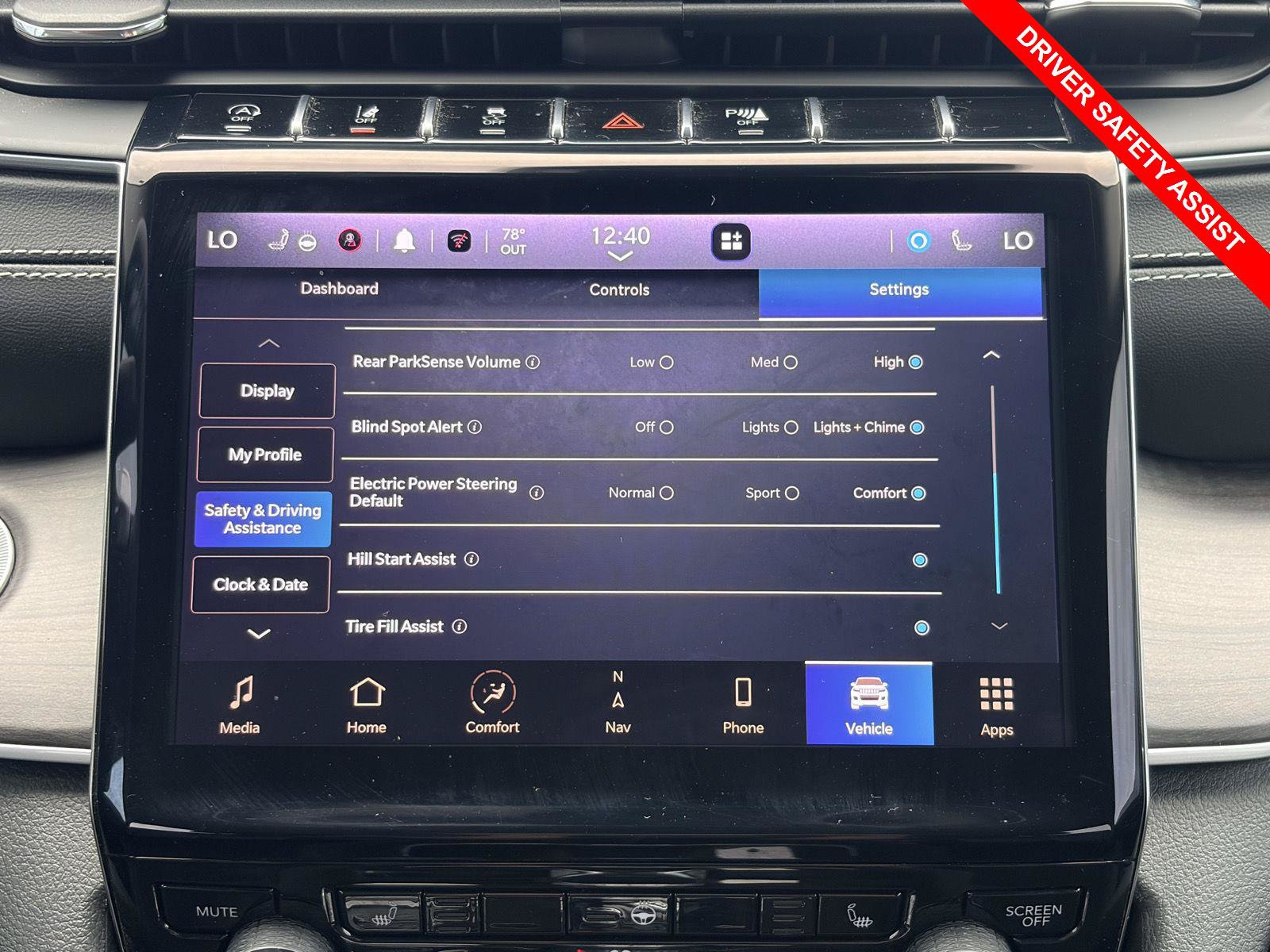 Used 2024 Jeep Grand Cherokee L Limited w/ Black Appearance Package AWD/4WD image 10
