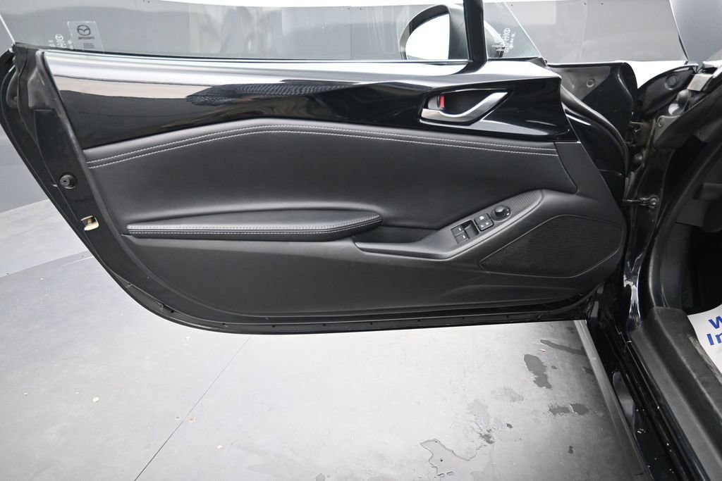 Used 2021 MAZDA MX-5 Miata RF Grand Touring RWD image 4