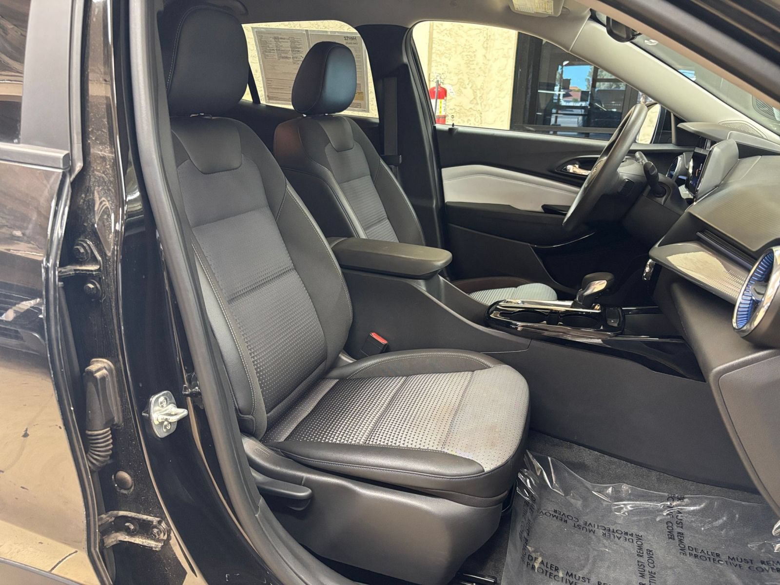 Used 2025 Chevrolet Trax LT FWD image 34
