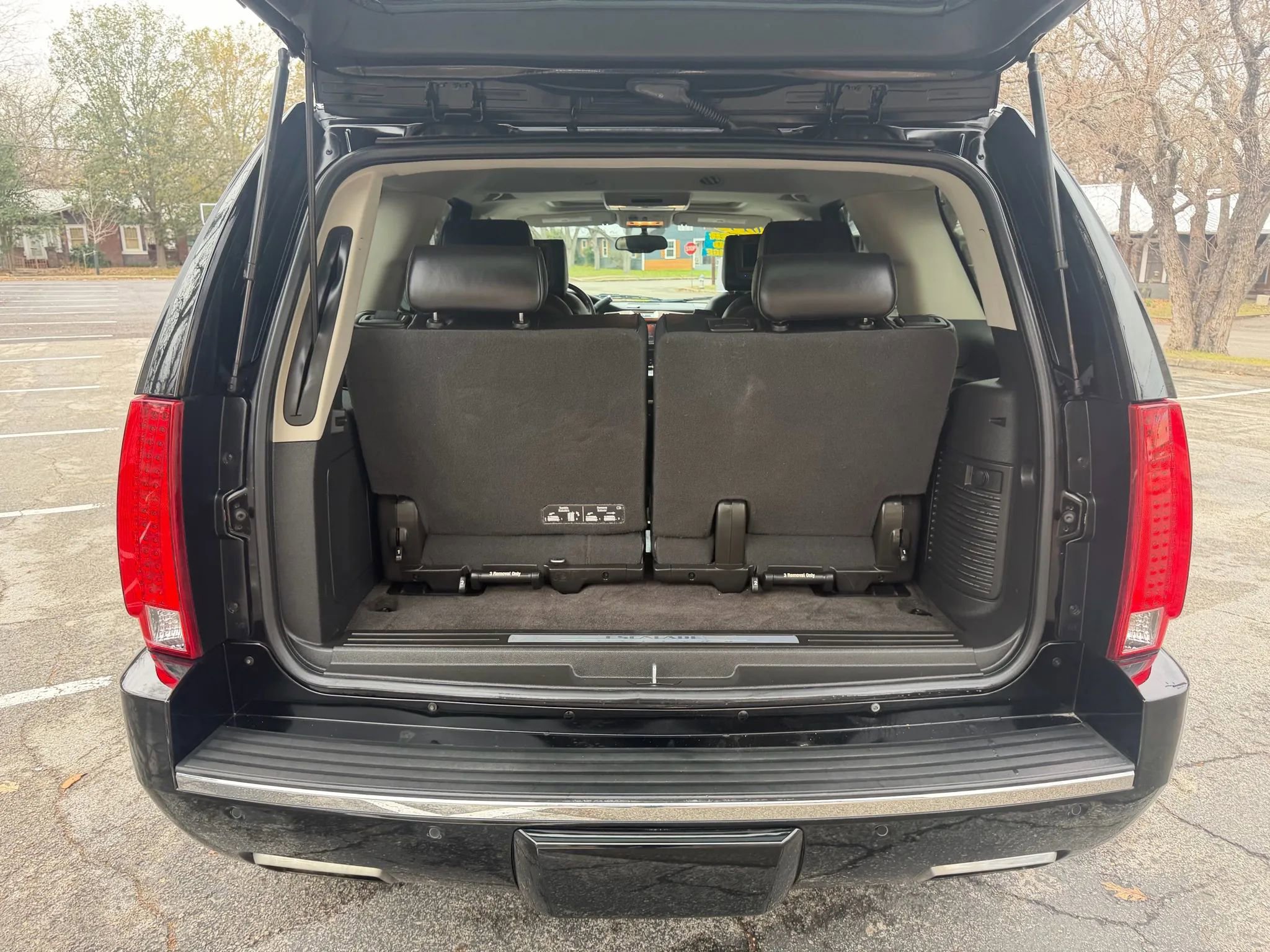 Used 2014 Cadillac Escalade Platinum image 11