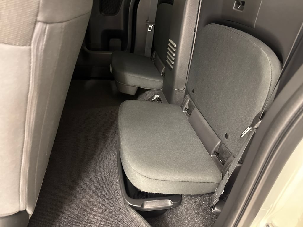 Used 2025 Nissan Frontier SV RWD image 16