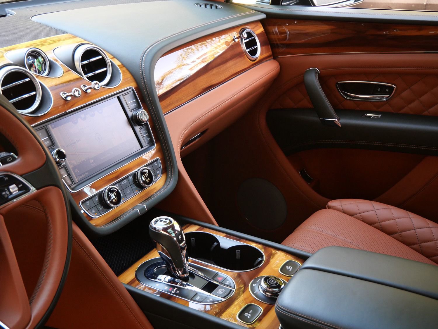 Used 2020 Bentley Bentayga AWD/4WD image 14