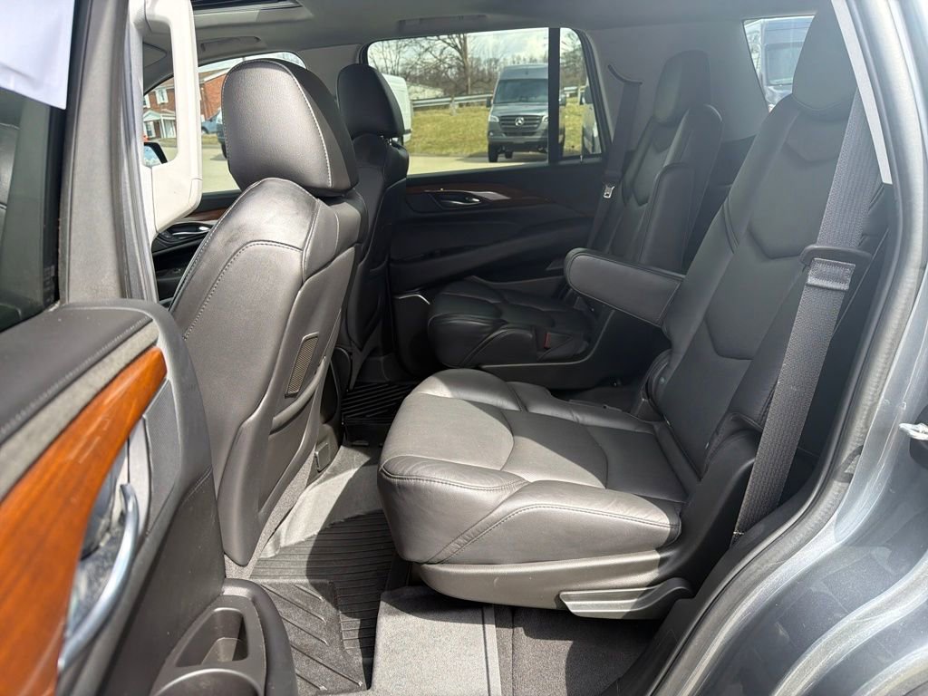 Used 2020 Cadillac Escalade Luxury w/ Escalade Sport Edition image 28