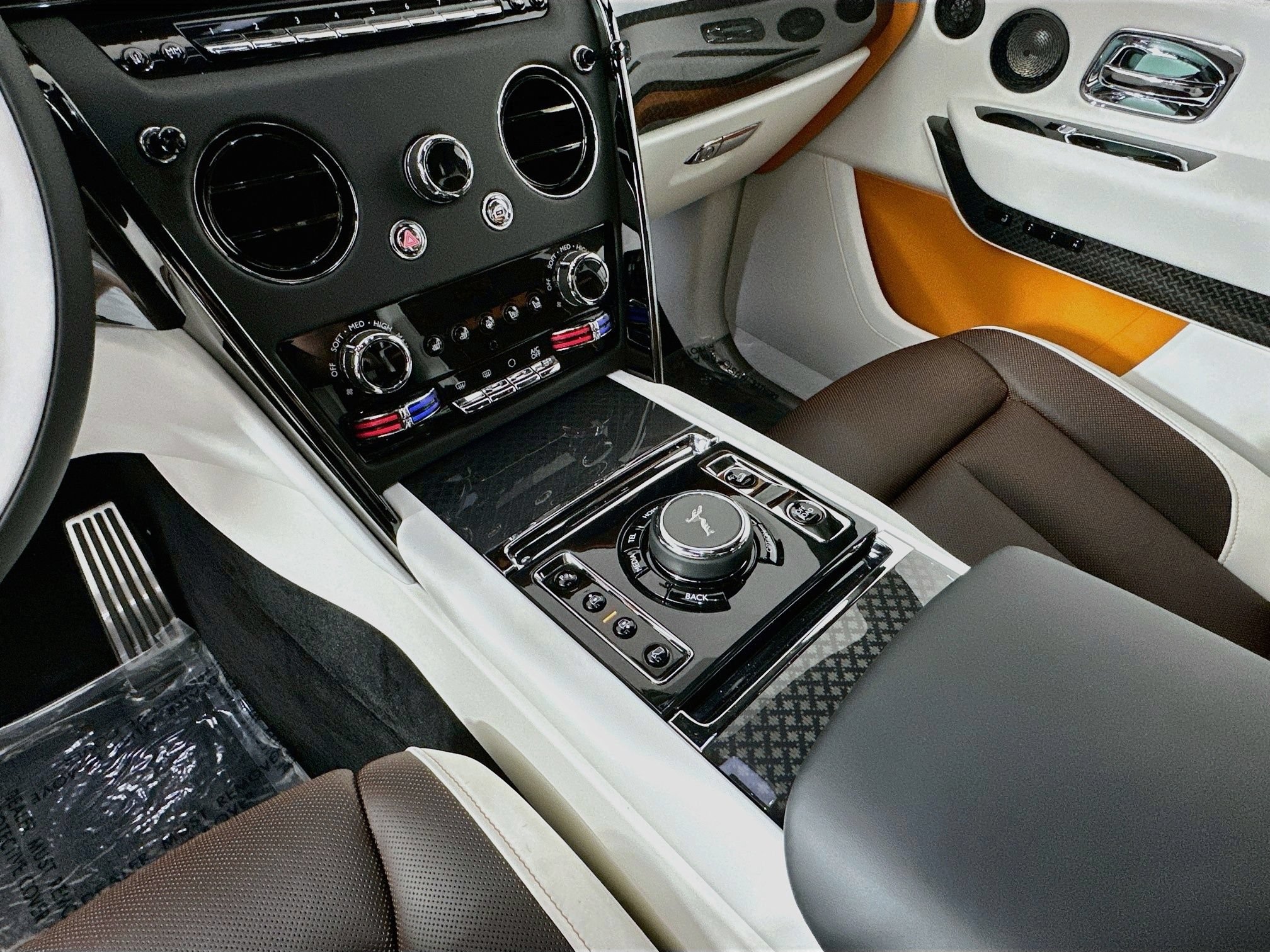 New 2027 Rolls-Royce Cullinan Black Badge AWD/4WD image 14