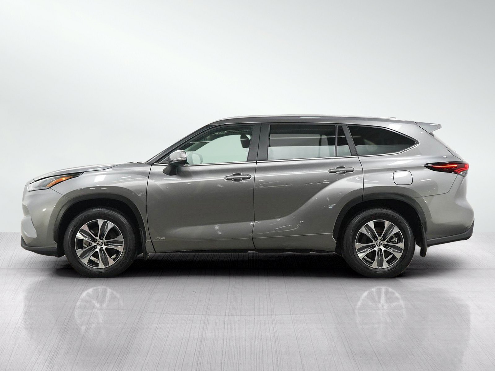 Used 2026 Toyota Highlander XLE AWD/4WD image 2