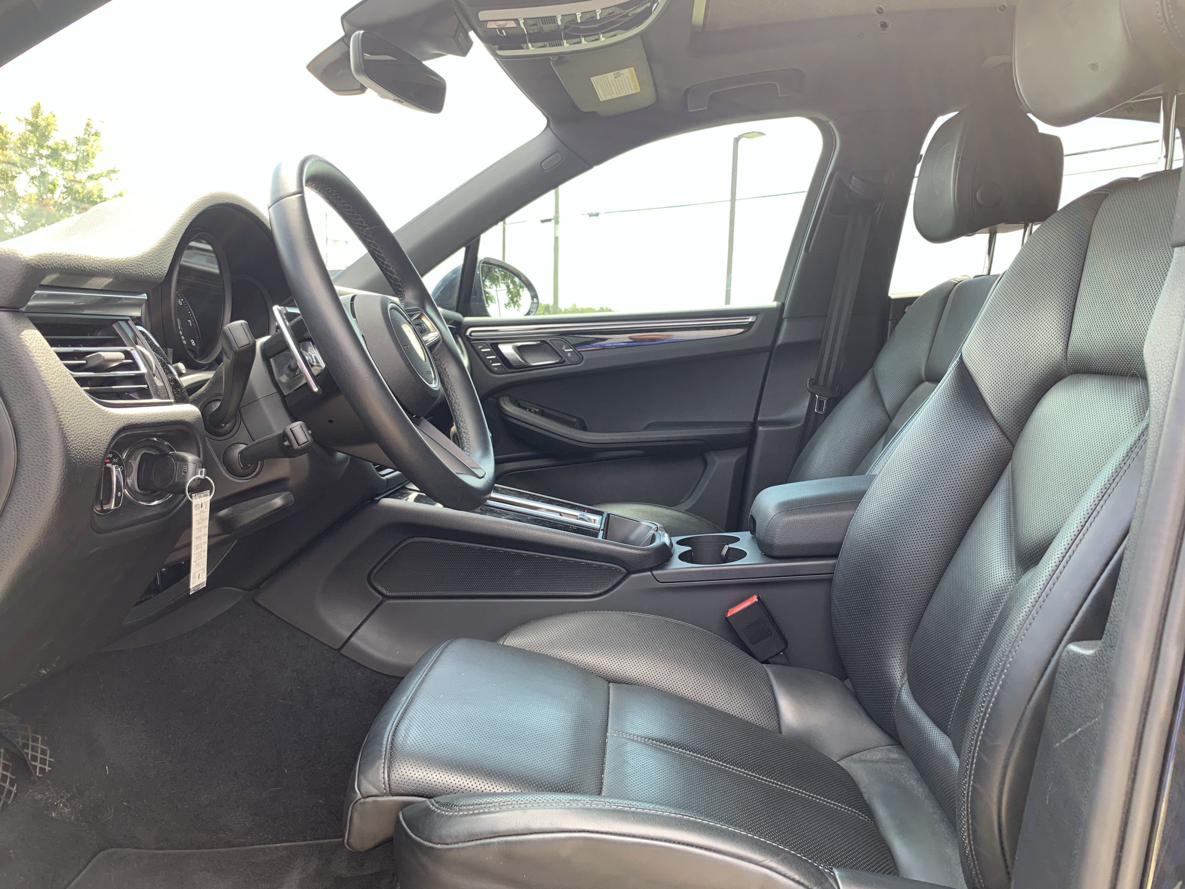 Used 2024 Porsche Macan AWD/4WD image 16