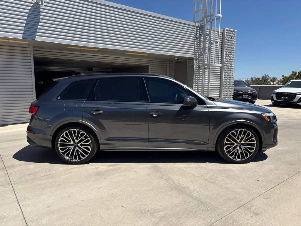 Used 2025 Audi SQ7 Prestige AWD/4WD image 4