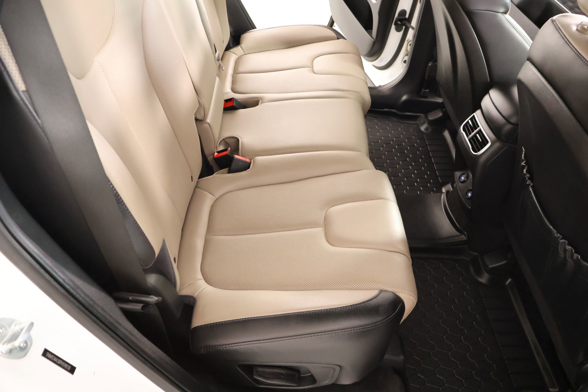 Used 2023 Hyundai Santa Fe SEL w/ Premium Package FWD image 15