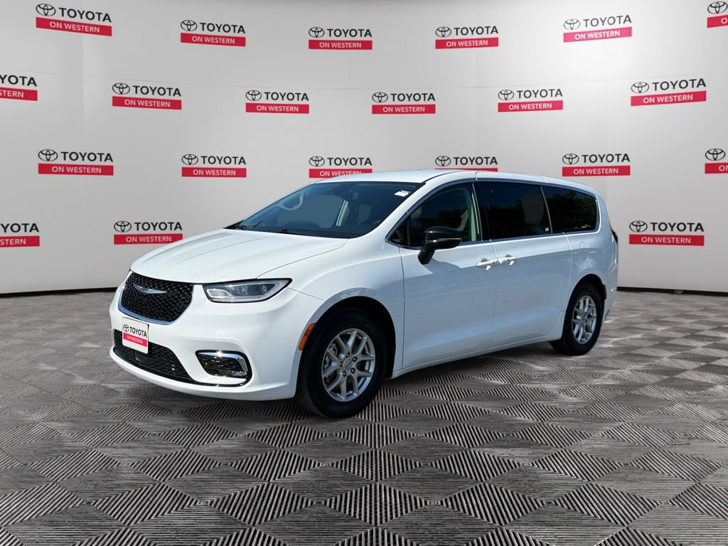 Used 2024 Chrysler Pacifica Touring-L FWD image 1