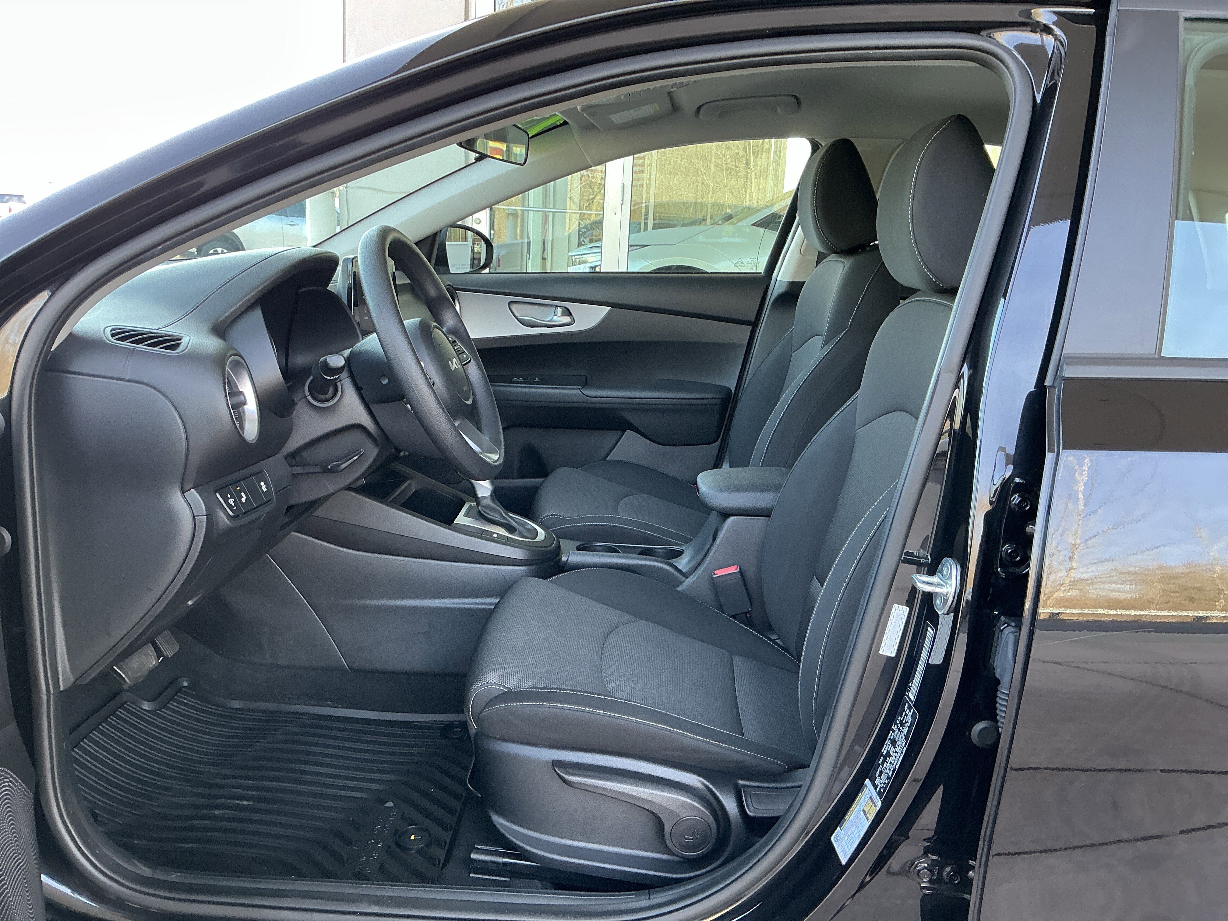 Used 2023 Kia Forte LXS w/ LXS Technology Package image 7