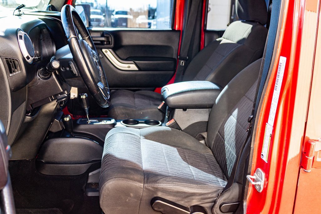 Used 2012 Jeep Wrangler Unlimited Sahara image 21