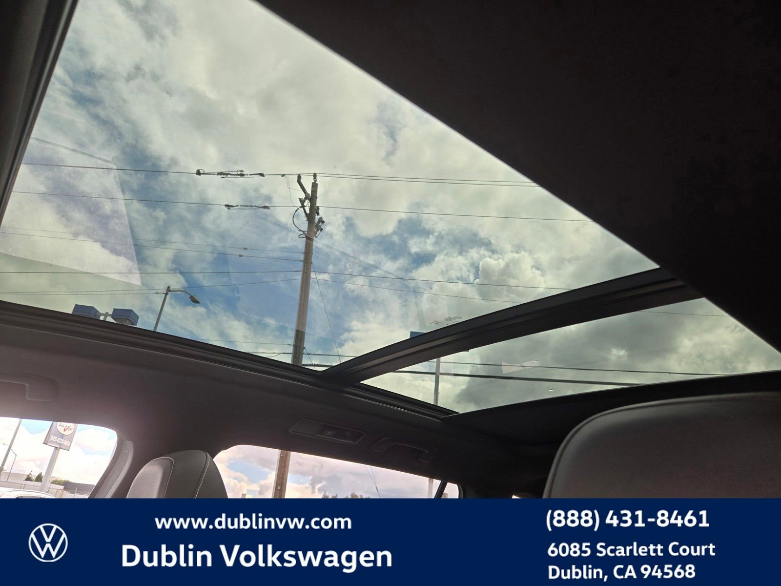 Certified 2023 Volkswagen Tiguan SE R-Line image 18