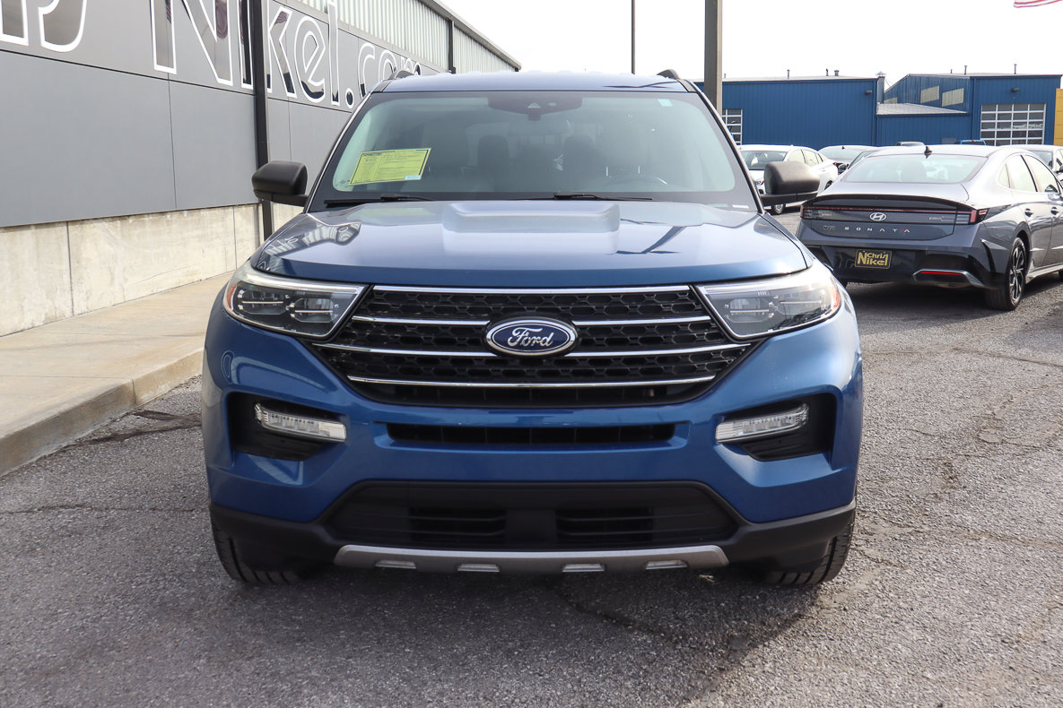 Used 2020 Ford Explorer XLT w/ Equipment Group 202A image 2
