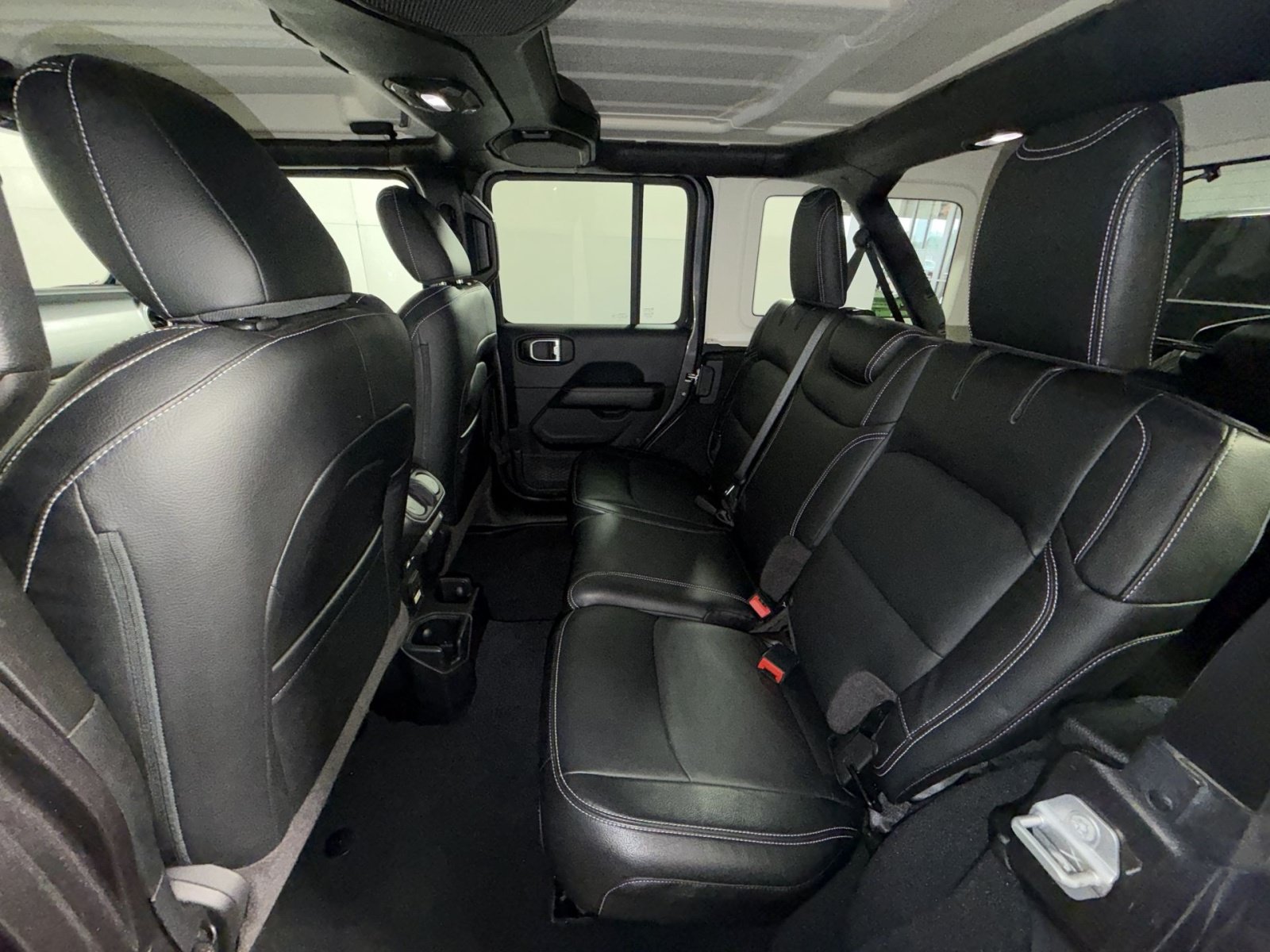 Used 2018 Jeep Wrangler Unlimited Sahara AWD/4WD image 23