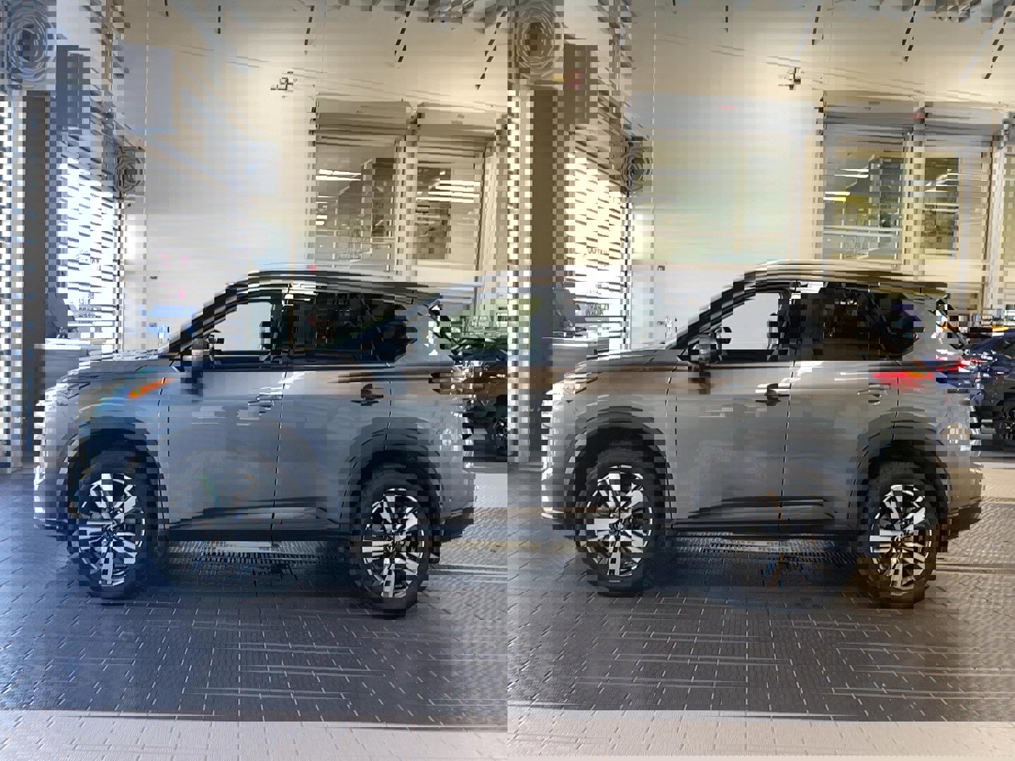 Used 2024 Nissan Rogue SL image 4