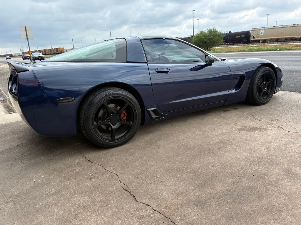 Used 2004 Chevrolet Corvette Coupe w/ Preferred Equipment Group RWD image 40