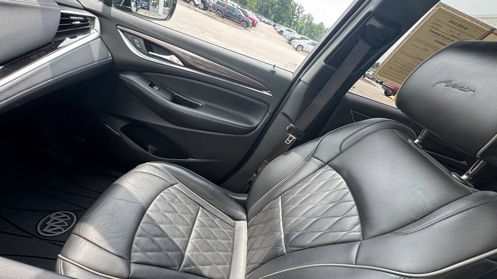 Used 2022 Buick Enclave Avenir w/ Avenir Technology Package AWD/4WD image 31
