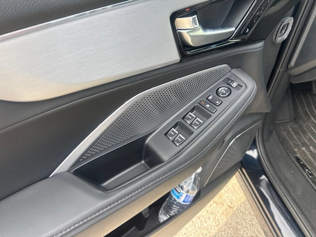 Used 2025 Acura MDX FWD image 13