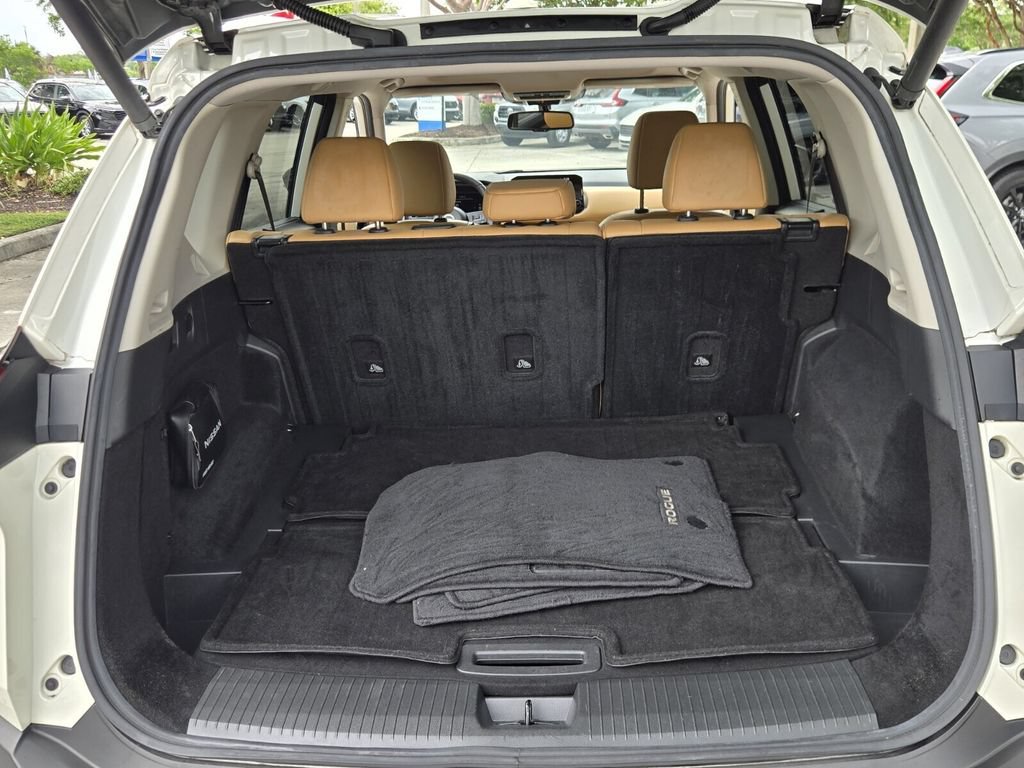 Used 2021 Nissan Rogue Platinum FWD image 14