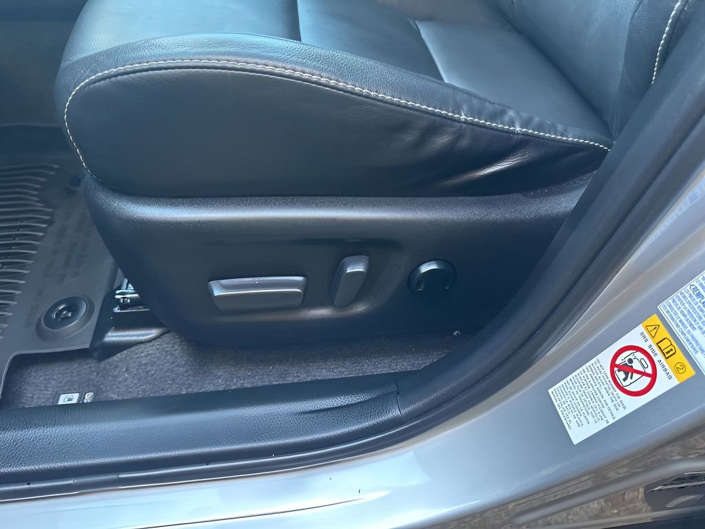Used 2016 Toyota RAV4 Limited AWD/4WD image 11