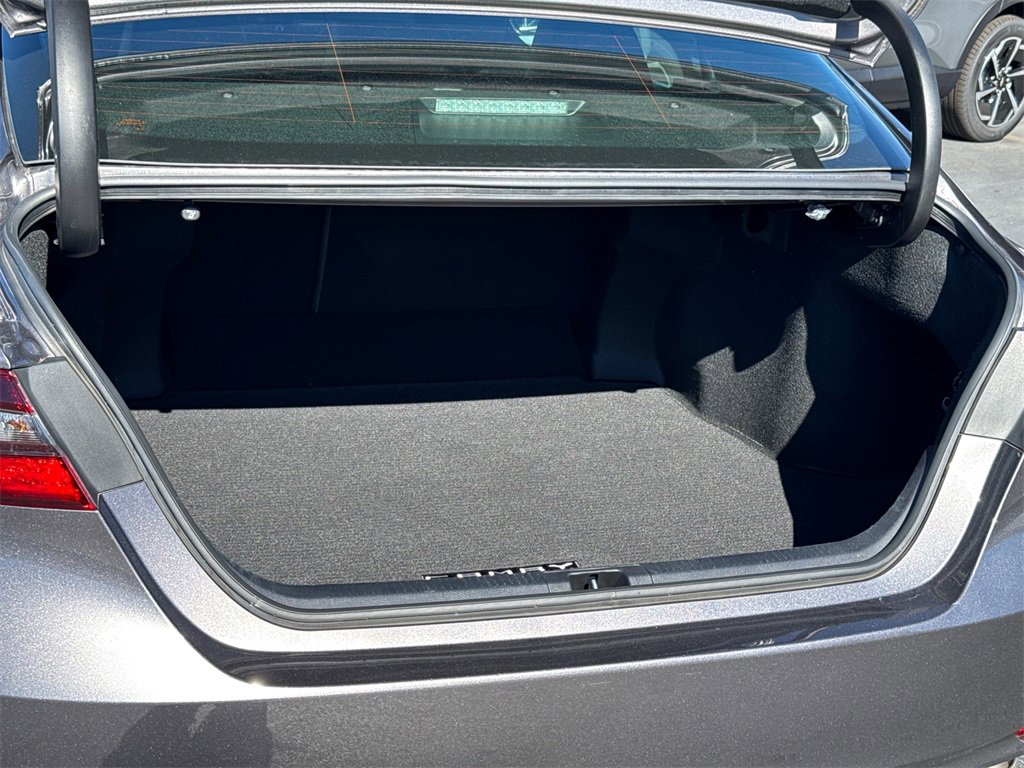 Used 2023 Toyota Camry SE image 9