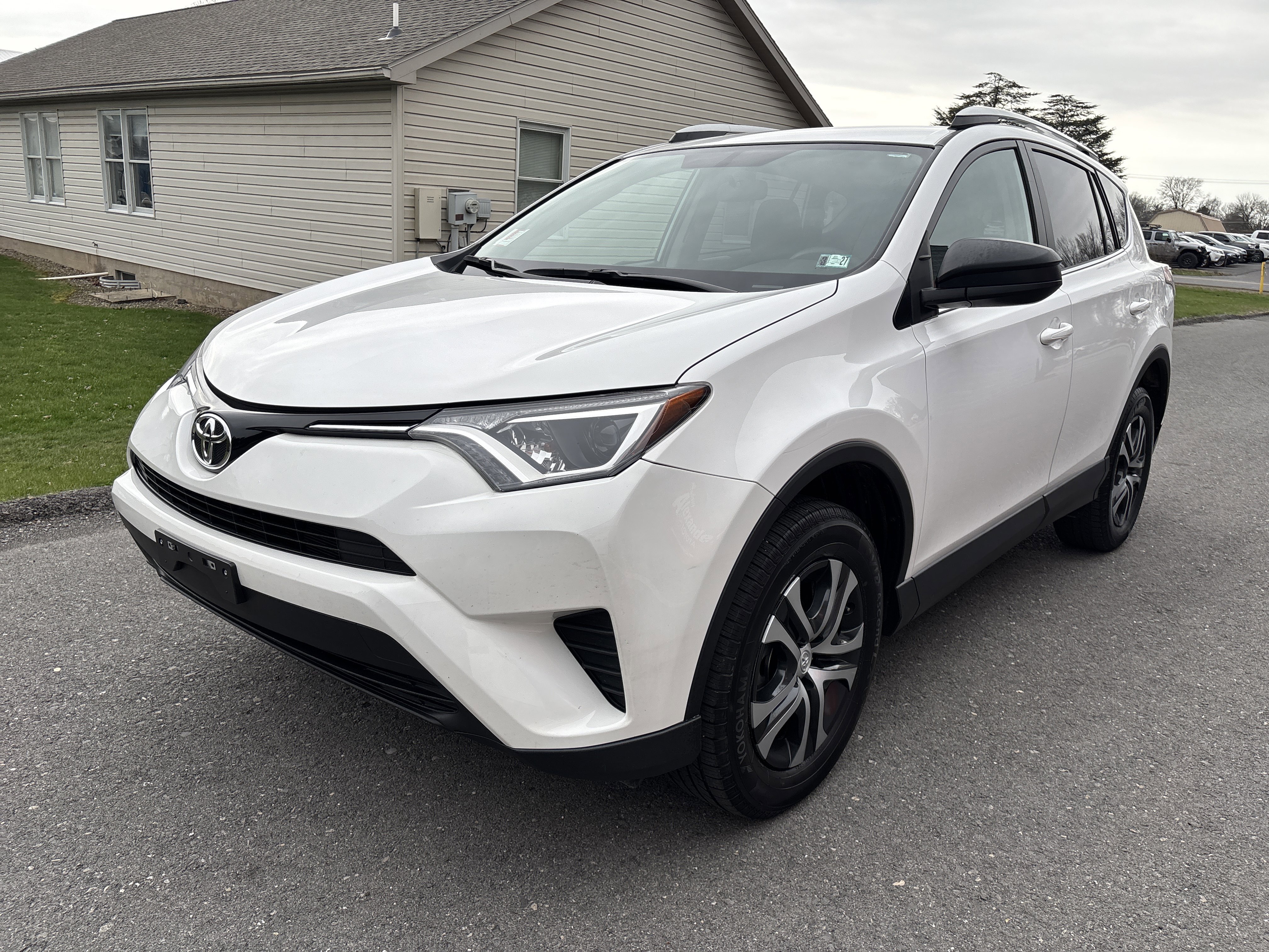 Used 2016 Toyota RAV4 LE image 8