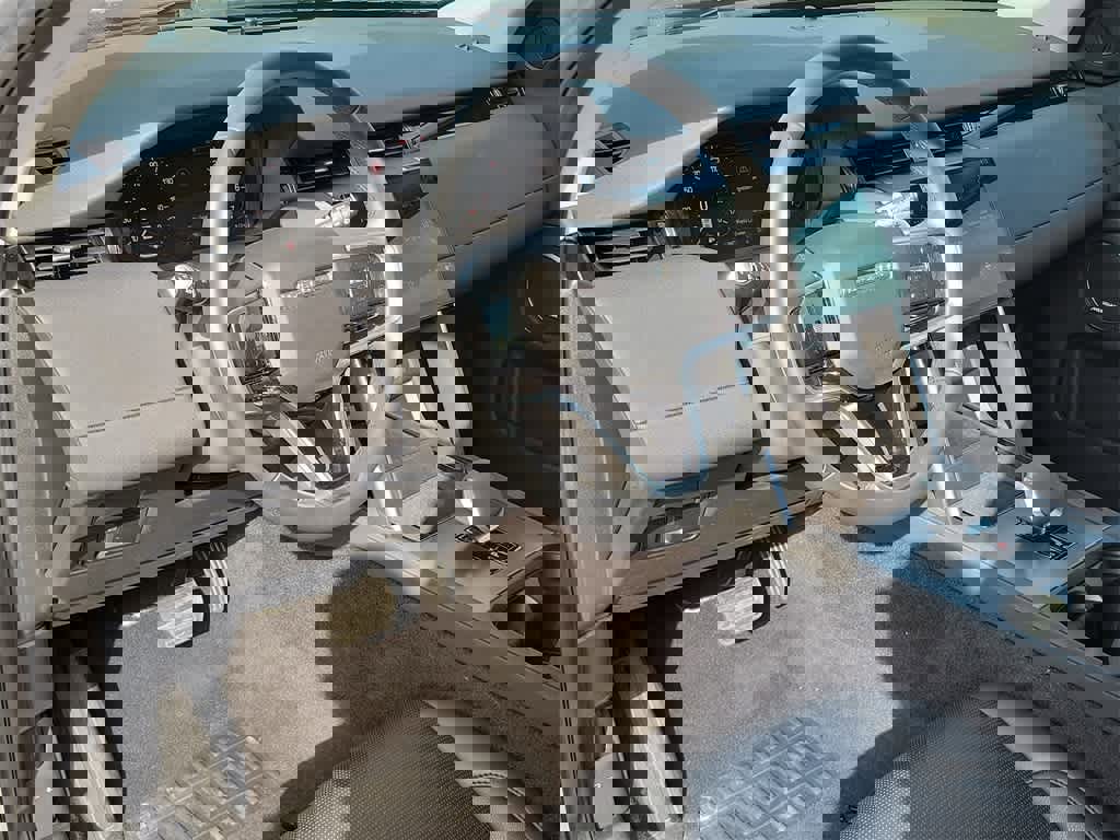 Used 2024 Land Rover Discovery Sport S image 18