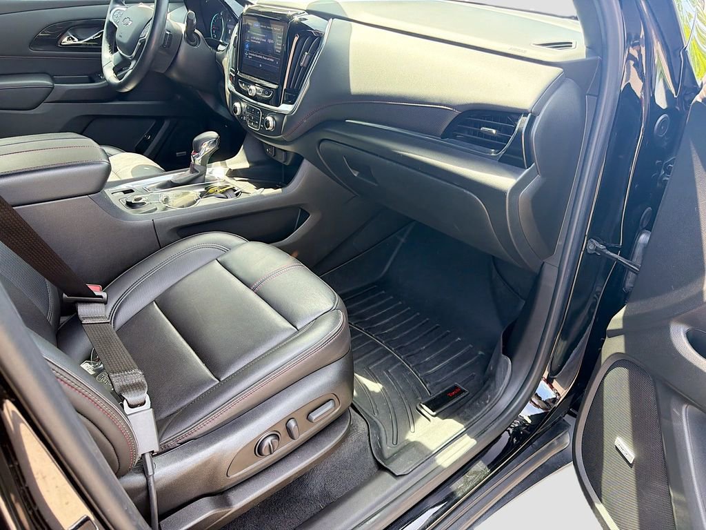 Used 2023 Chevrolet Traverse RS FWD image 14