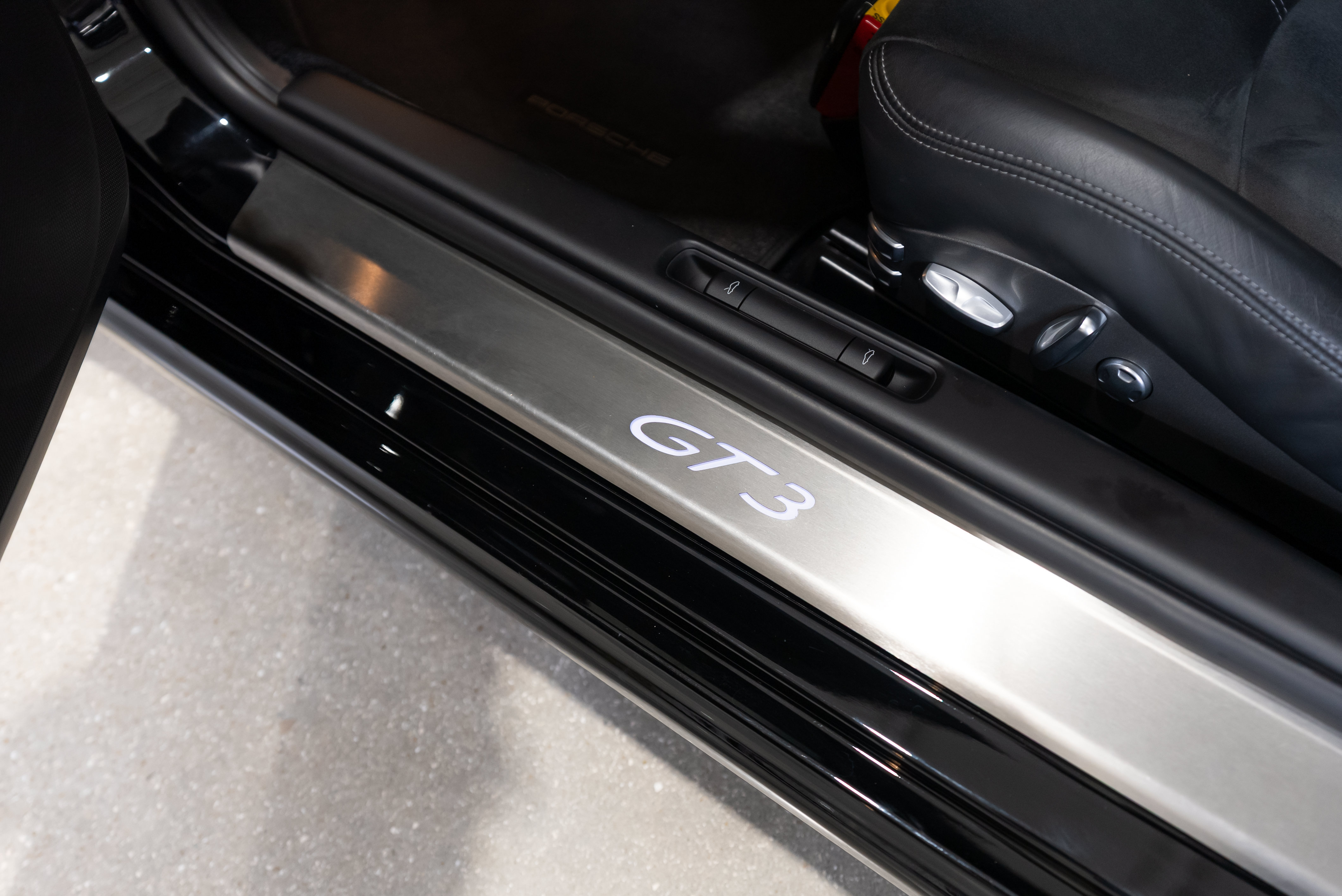 Used 2010 Porsche 911 GT3 RWD image 42