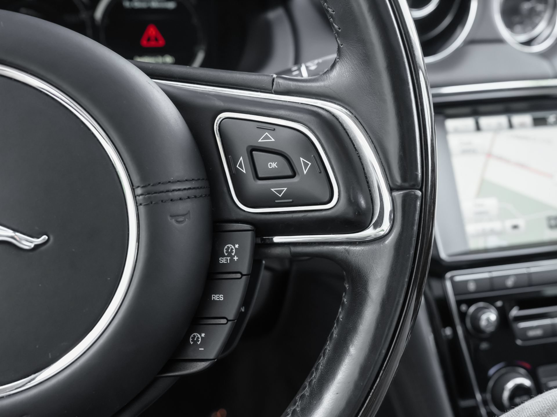 Used 2015 Jaguar XJ L Portfolio AWD/4WD image 19