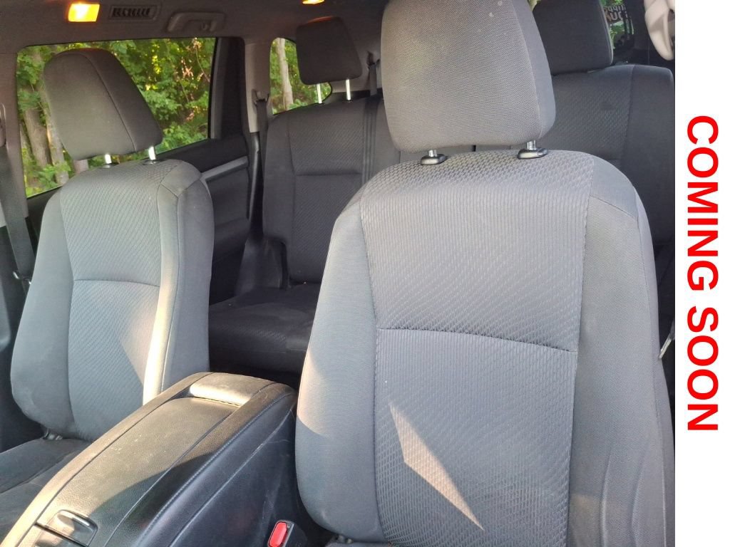 Used 2014 Toyota Highlander LE AWD/4WD image 11