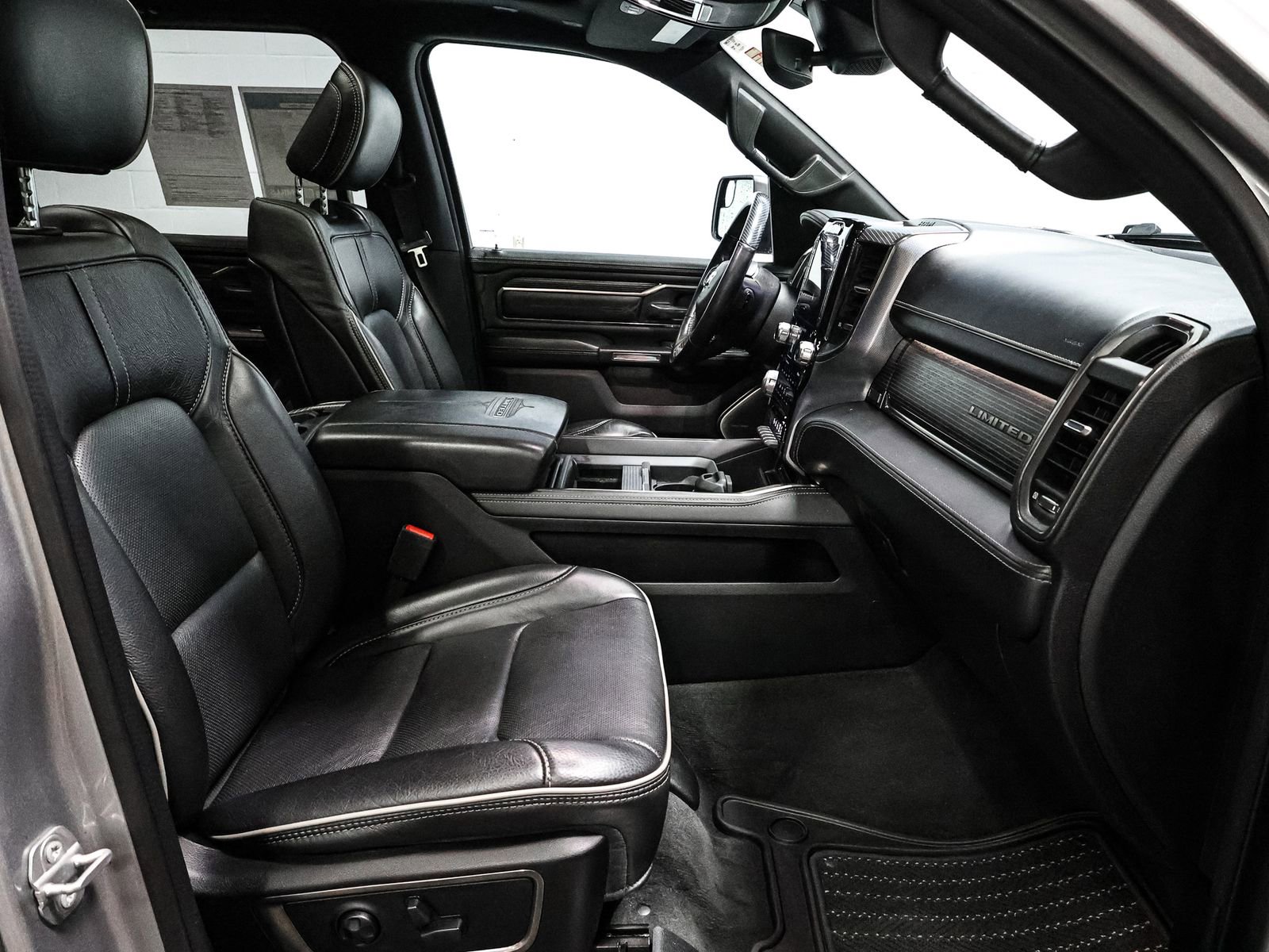 Used 2020 RAM 1500 Limited image 23