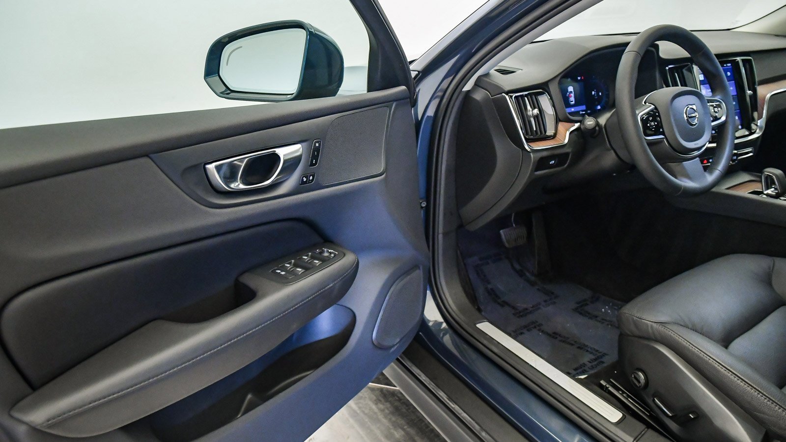 Certified 2024 Volvo V60 B5 Cross Country Plus image 21