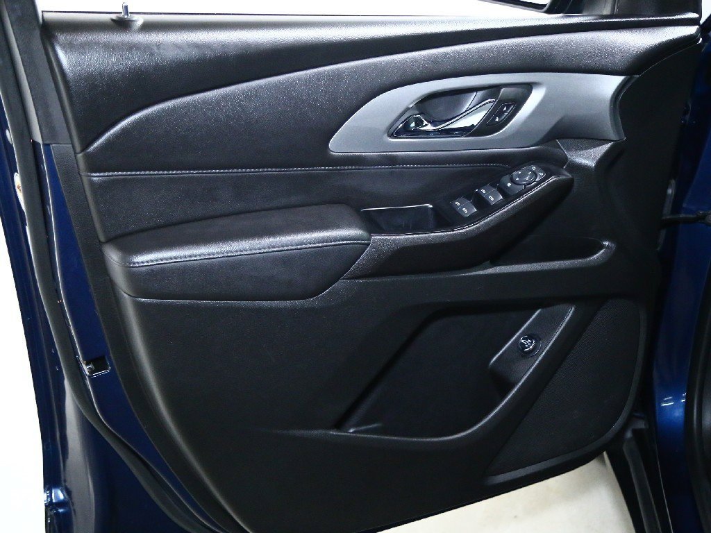 Used 2023 Chevrolet Traverse LT image 15
