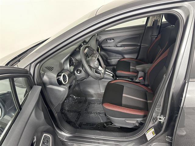 New 2025 Nissan Versa SR w/ Trunk Package image 17