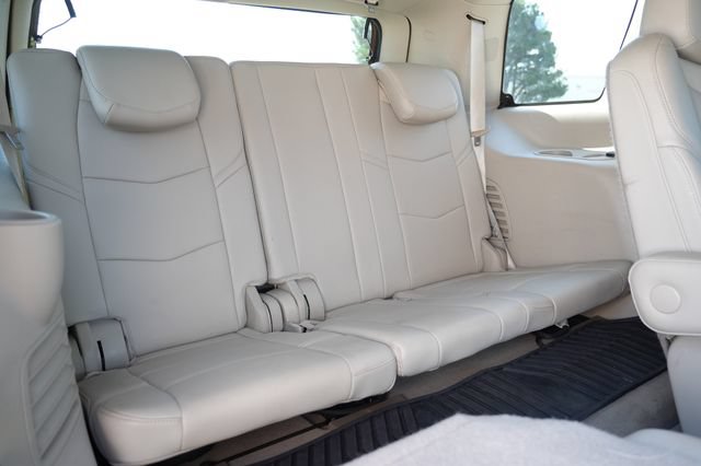 Used 2018 Cadillac Escalade Luxury AWD/4WD image 26