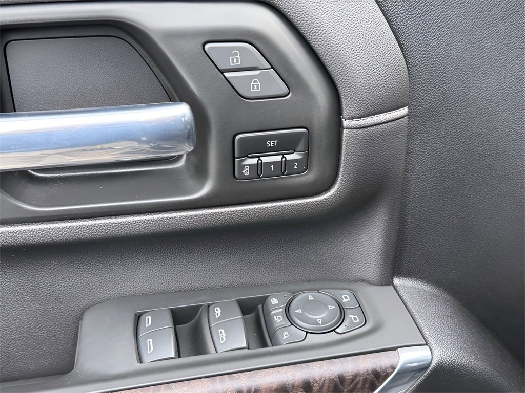 Used 2022 GMC Sierra 3500 Denali w/ Denali Black Diamond Edition image 32