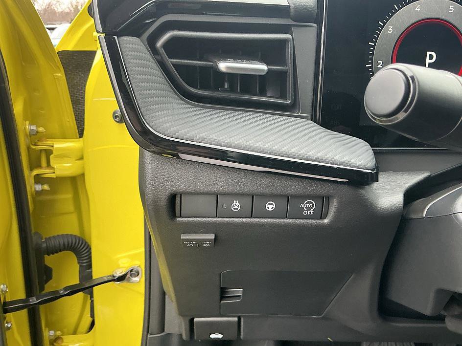 Used 2025 Nissan Kicks SR w/ SR Premium Package image 13