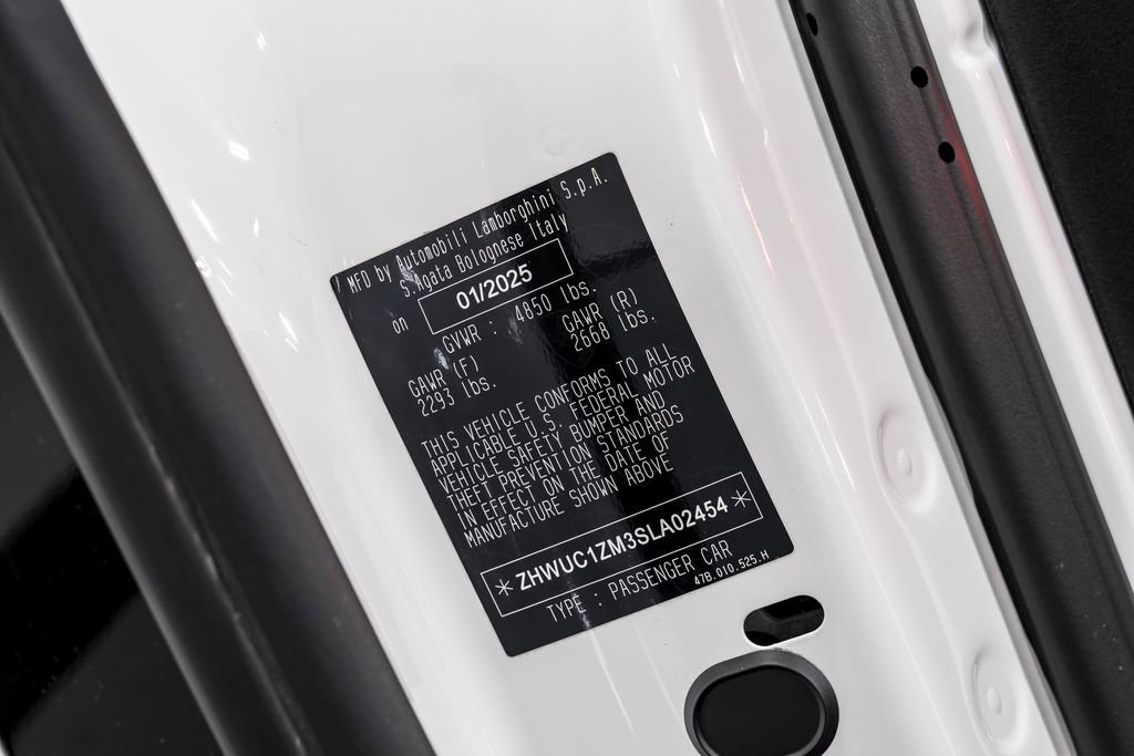 Used 2025 Lamborghini Revuelto image 10