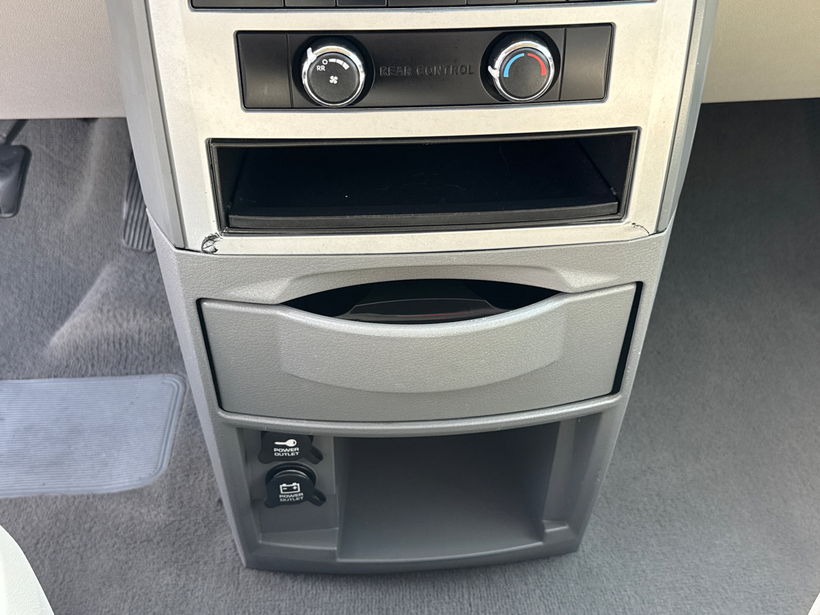 Used 2009 Chrysler Town & Country LX image 13