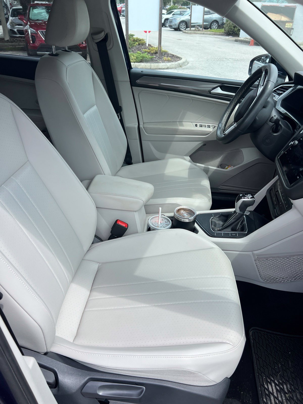 Used 2022 Volkswagen Tiguan SE FWD image 11