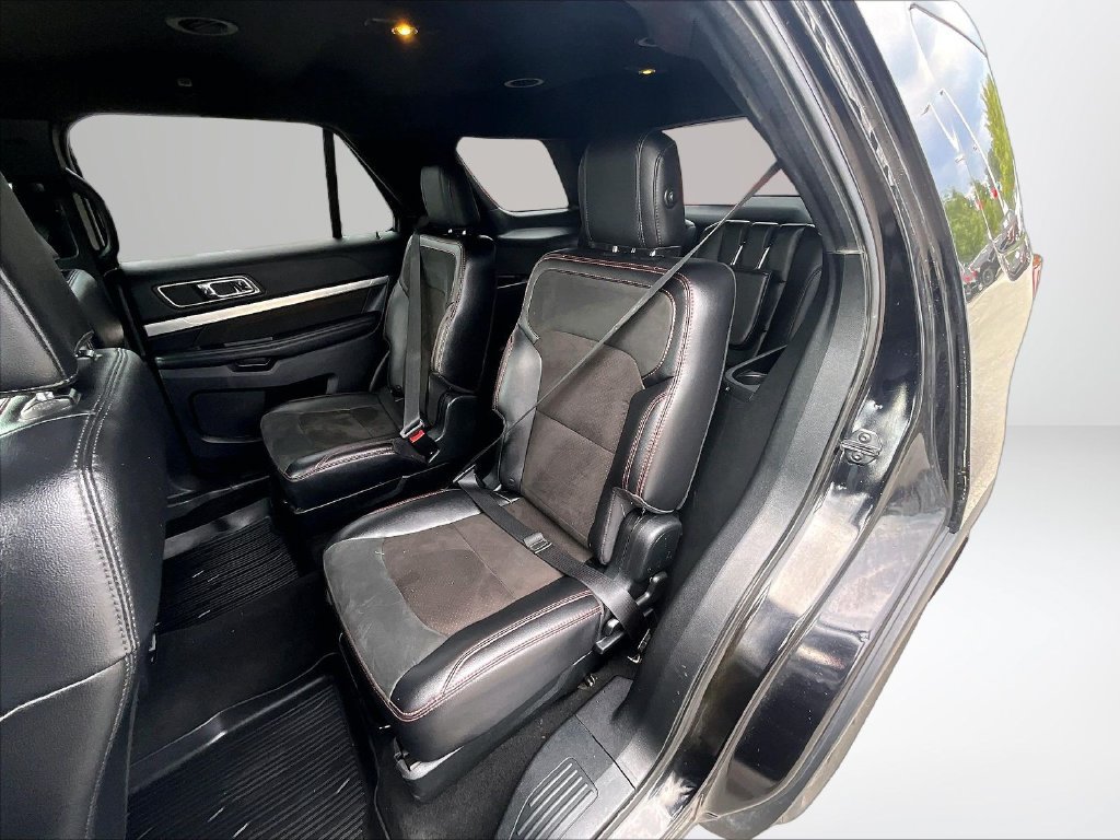 Used 2019 Ford Explorer XLT w/ XLT Sport Appearance Package AWD/4WD image 27