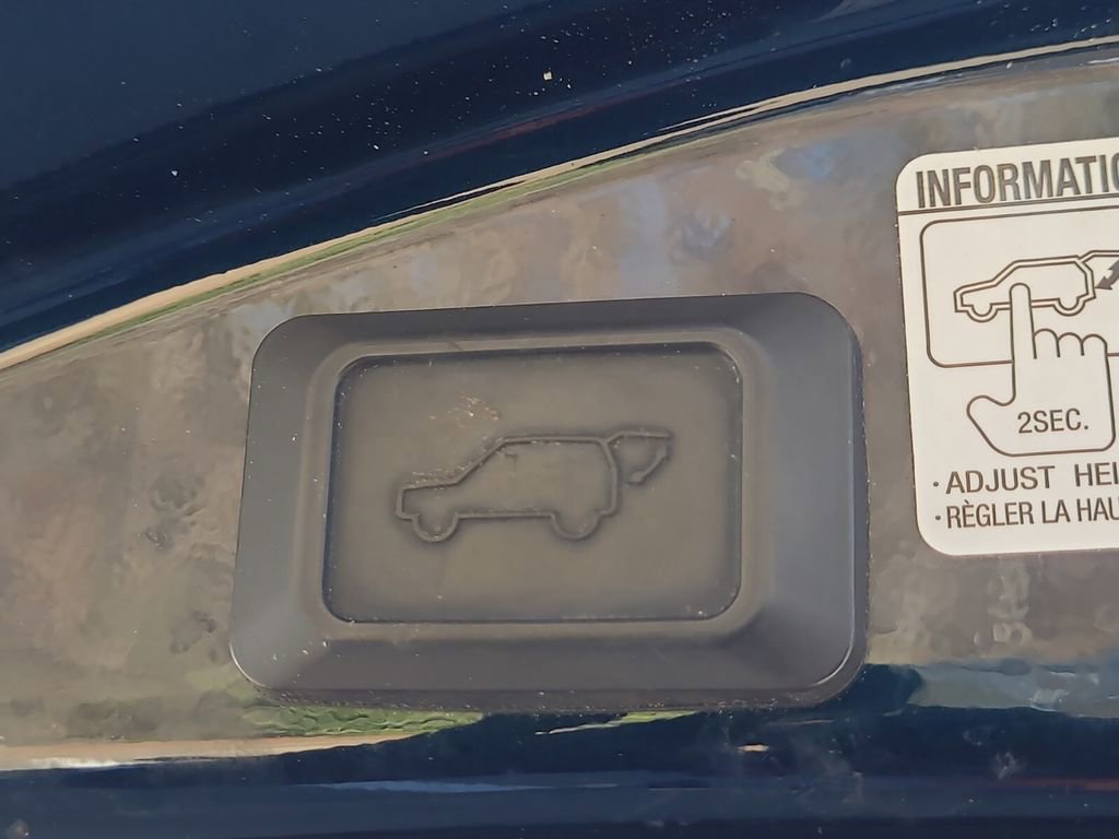 Used 2018 Toyota RAV4 XLE image 18