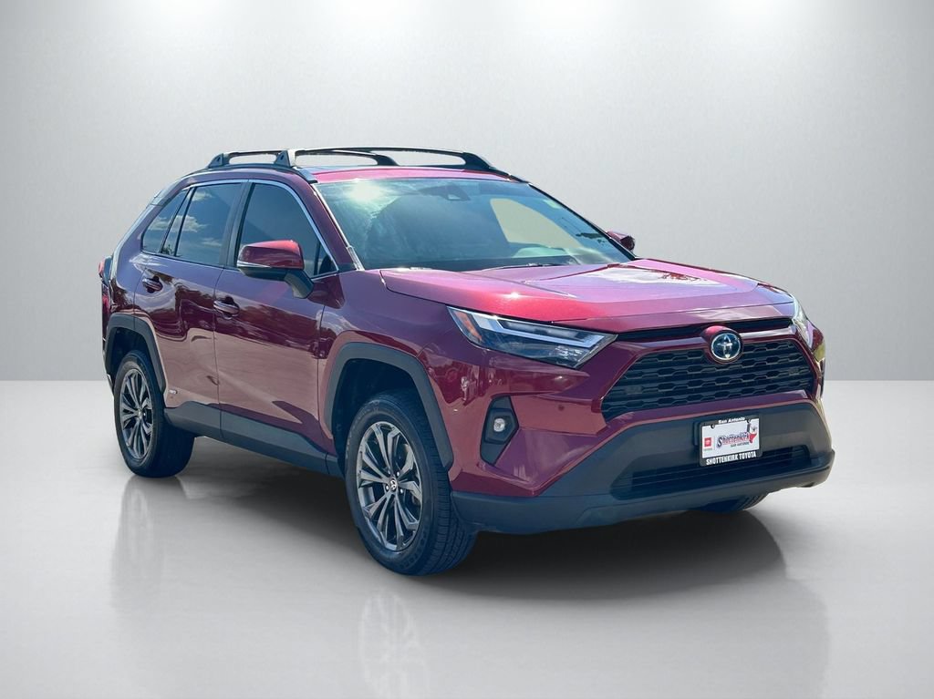 Used 2022 Toyota RAV4 XLE Premium AWD/4WD video 3