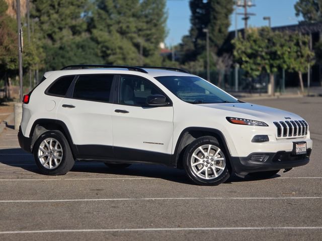 Used 2016 Jeep Cherokee Sport image 4